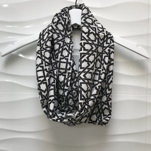 Apex Black and White Scarf